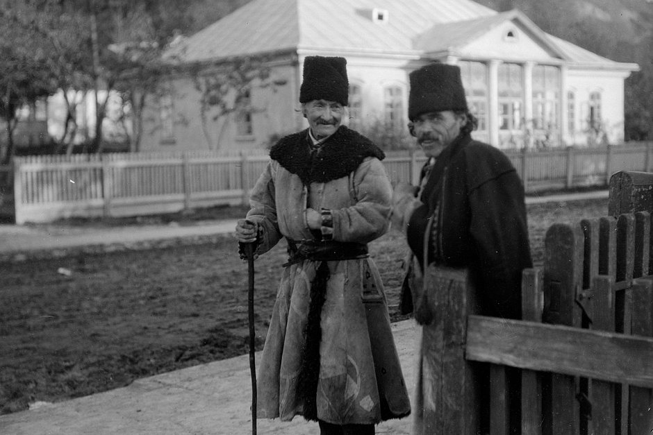 Галицкий крестьянин в каракулевой шапке и пальто с большим каракулевым воротником, сентябрь 1914 года