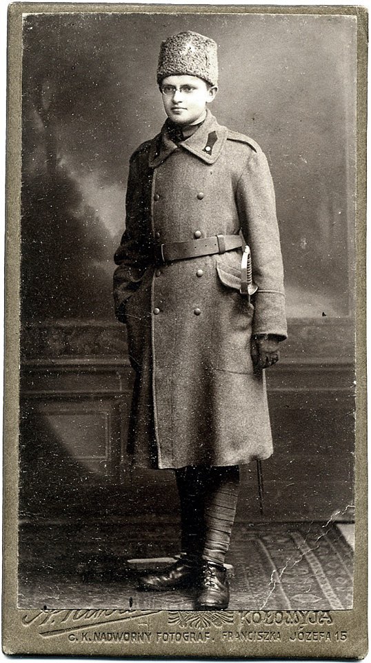 Владимир Кубийович в форме офицера-артиллериста Украинской Галицкой армии, 1918 год