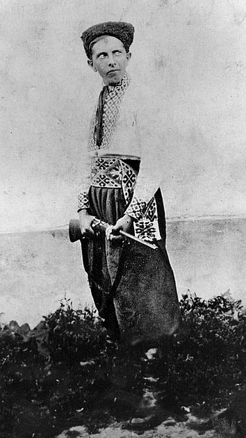 Степан Бандера в казачьей форме, около 1929 года