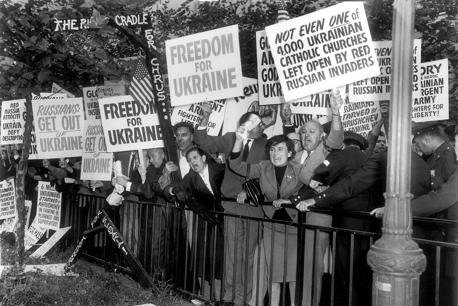 Акция в поддержку украинцев перед зданием ООН в Нью-Йорке, 20 сентября 1959 года