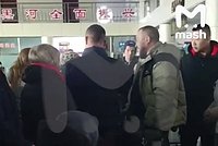Сотни россиян застряли в Китае и не могут вернуться на родину. Как они выживают без денег и в тяжелых условиях?