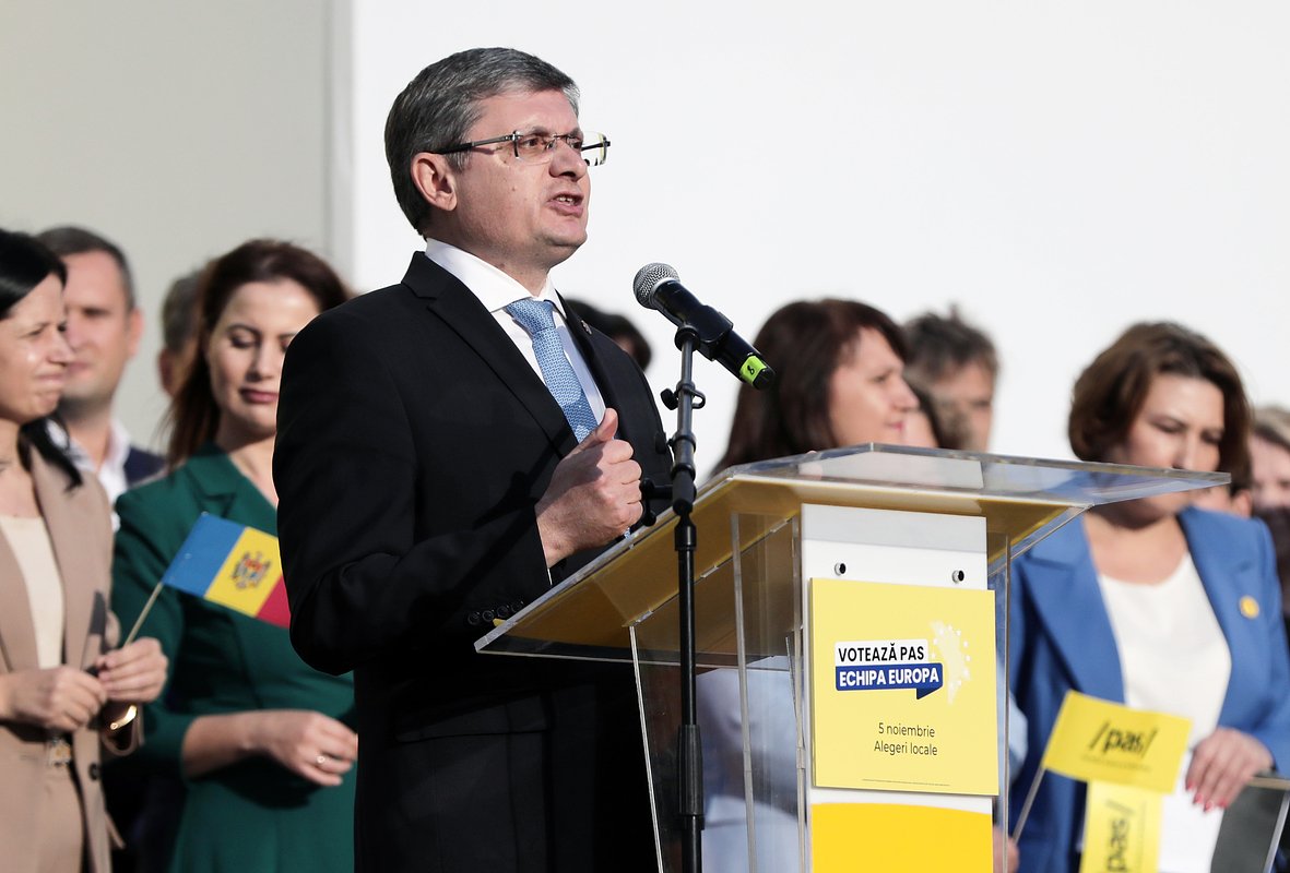 Председатель парламента Молдавии Игорь Гросу на пресс-конференции в ходе избирательной кампании, 6 октября 2023 года