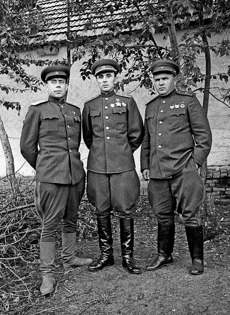 Командующий 40-й армией генерал Кирилл Москаленко (в центре), июль 1943 года