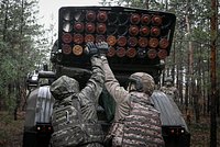В ДНР заинтересовались выброшенной на свалку гумпомощью для бойцов СВО. Почему груз не доехал до передовой?
