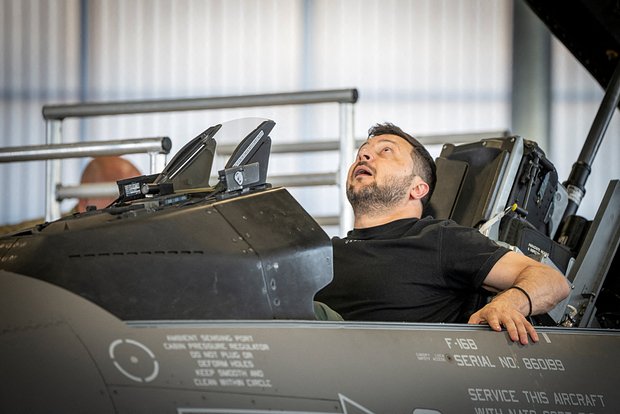 Владимир Зеленский на борту F-16