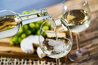 В России изобрели вино для похудения: оно сжигает жир и укрепляет иммунитет. Правда ли вино на это способно? 