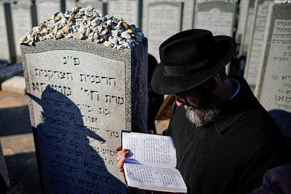 На немецком военном кладбище во Франции осквернили еврейские могилы