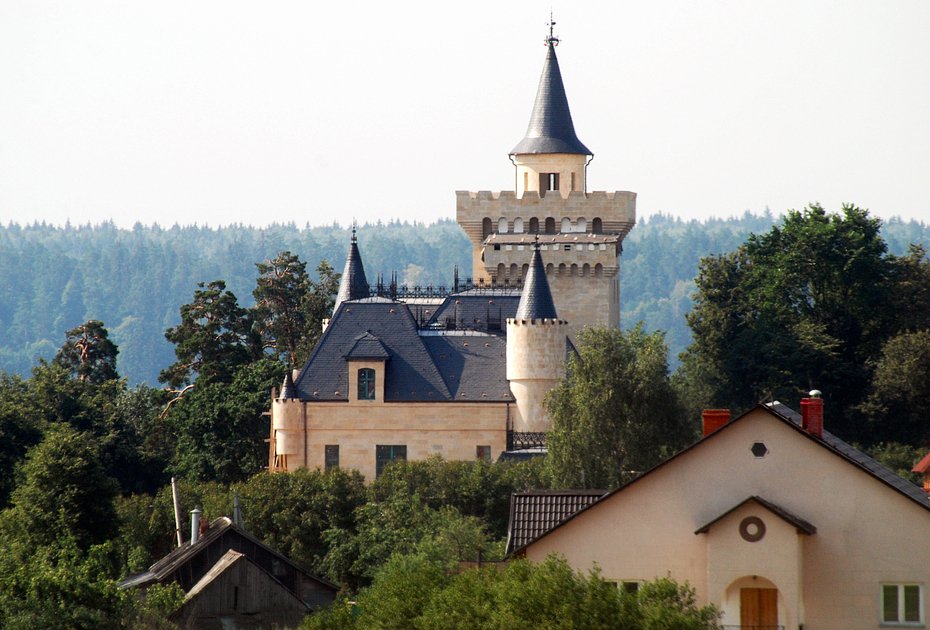 The building of Maxim Galkin's house-castle in the village of Gryaz'. Zvenigorod District, Moscow Region. Russia
