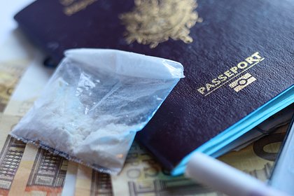 Турист спрятал кокаин в паспорте и попался в аэропорту Пхукета