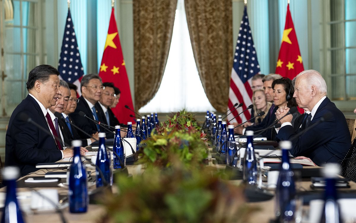 Президент США Джо Байден и председатель Китая Си Цзиньпин на переговорах в поместье Филоли в Вудсайде, Калифорния, 15 ноября 2023 года