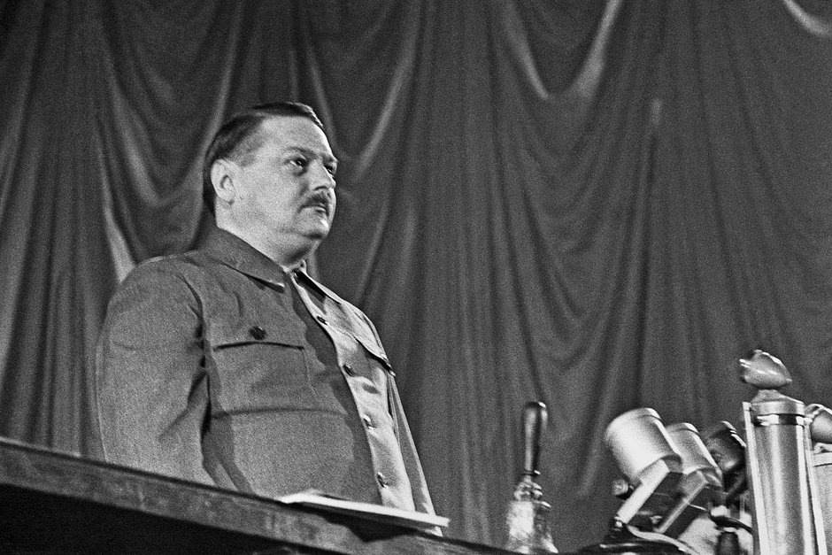 Андрей Жданов на открытии Ленинградской объединенной партийной конференции, 1940 год 