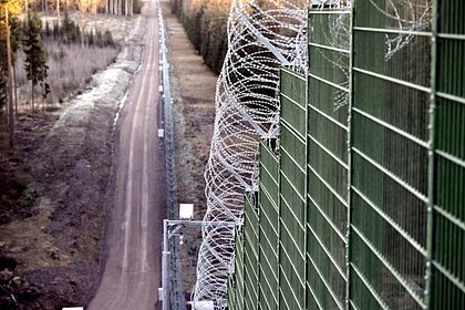Финляндия в полночь поставит заграждения на границе с Россией