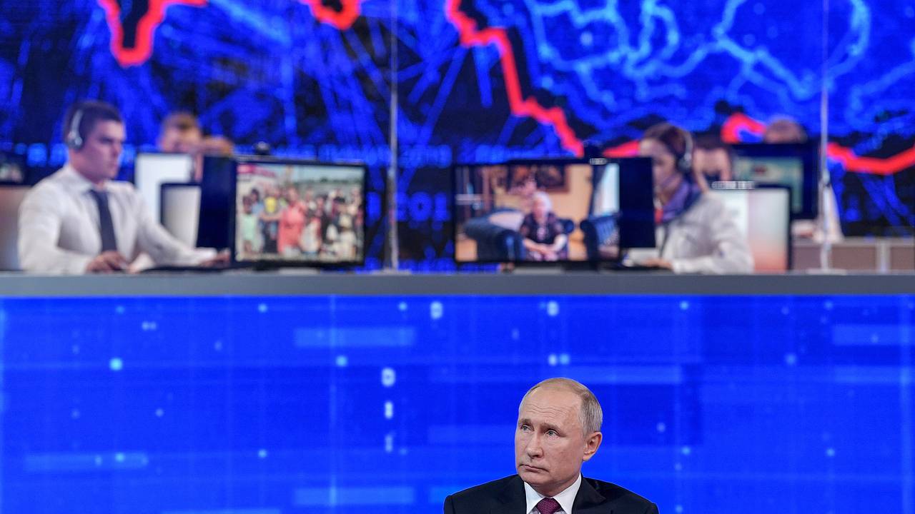 Прямая линия и пресс-конференция с Путиным в 2023 году: дата, как задать  вопрос, где смотреть: Политика: Россия: Lenta.ru