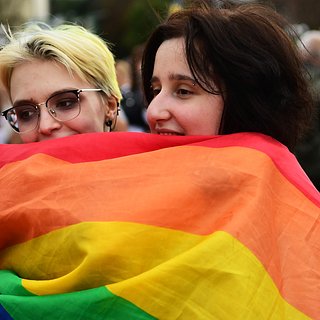 «Движение ЛГБТ»* признали экстремистским. О последствиях — психиатр, юрист и правозащитник