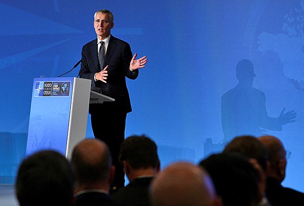 Генеральный секретарь НАТО Йенс Столтенберг выступает на конференции НАТО по киберзащите в Министерстве иностранных дел Германии, 9 ноября 2023 года