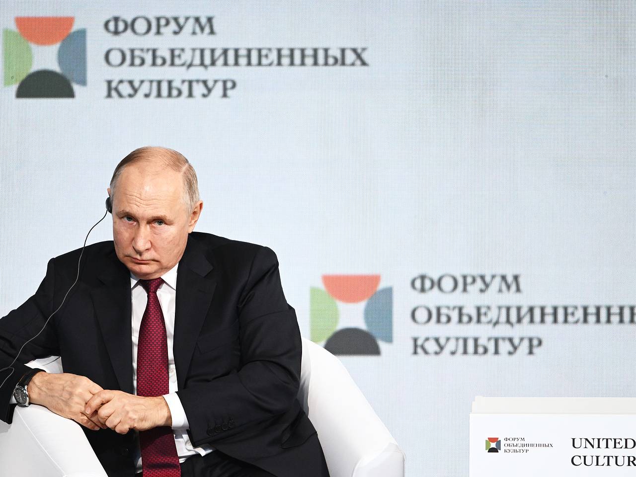 Путин подписал закон о запрете «пропаганды ЛГБТ»