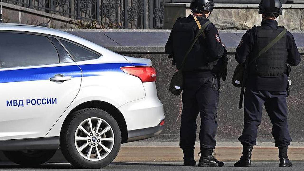 В Москве полиция объявила план «Перехват» после вооруженного ограбления  банка: Криминал: Силовые структуры: Lenta.ru