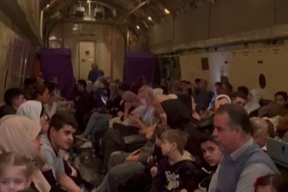 Спецборт МЧС с эвакуированными из Газы россиянами вылетел в Москву