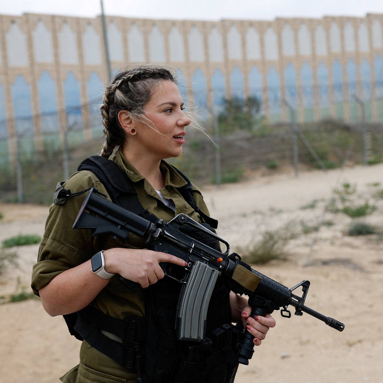 Фото на память. Израильские женщины-военные предстали в неглиже