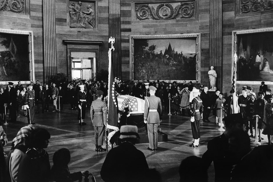 Прощание с президентом Кеннеди в Капитолии, 24 ноября 1963 года 