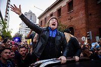 «Экономист с бензопилой» и противник сотрудничества с Россией стал президентом Аргентины. Чего от него ждать?