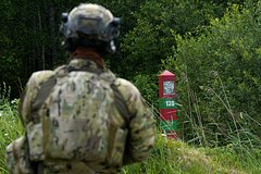 Латвия решила построить военные укрепления на границе с Россией