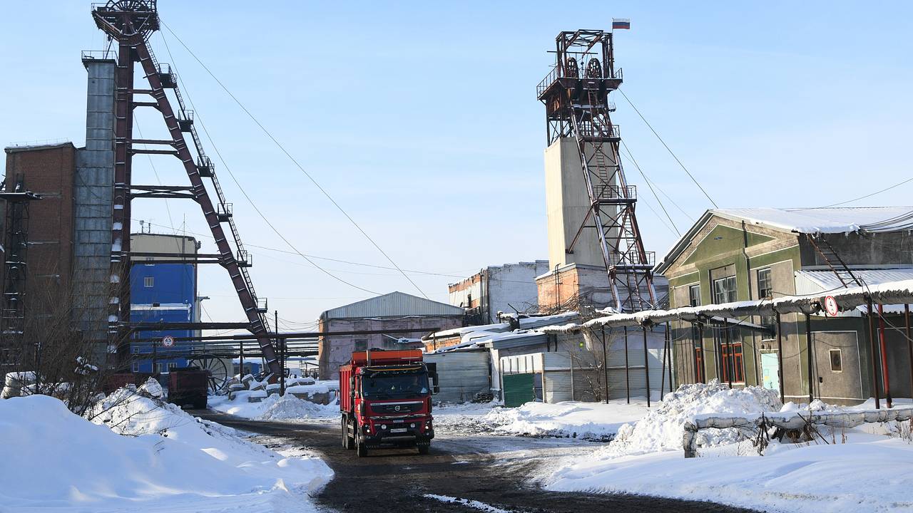 На шахте «Листвяжная» в Кузбассе из-за возгорания приостановили добычу  угля: Россия: Lenta.ru