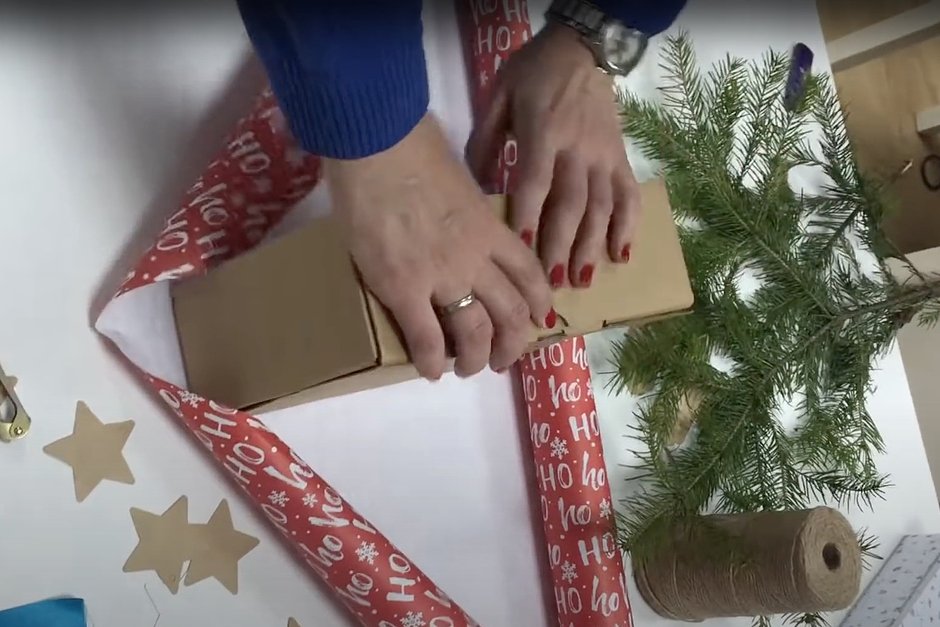 Как упаковать подарок в подарочную бумагу своими руками