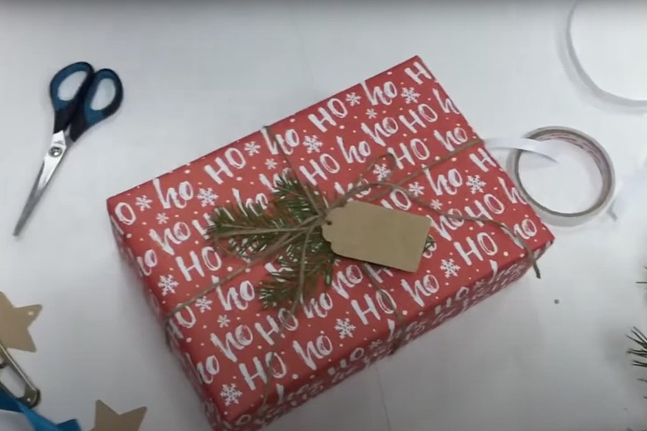 Как упаковать коробку с подарком в упаковочную бумагу