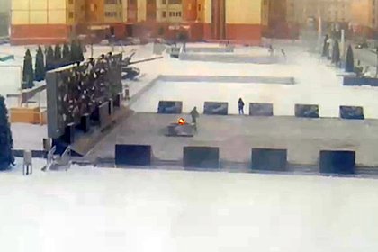 В российском городе подростки потушили Вечный огонь и попали на видео