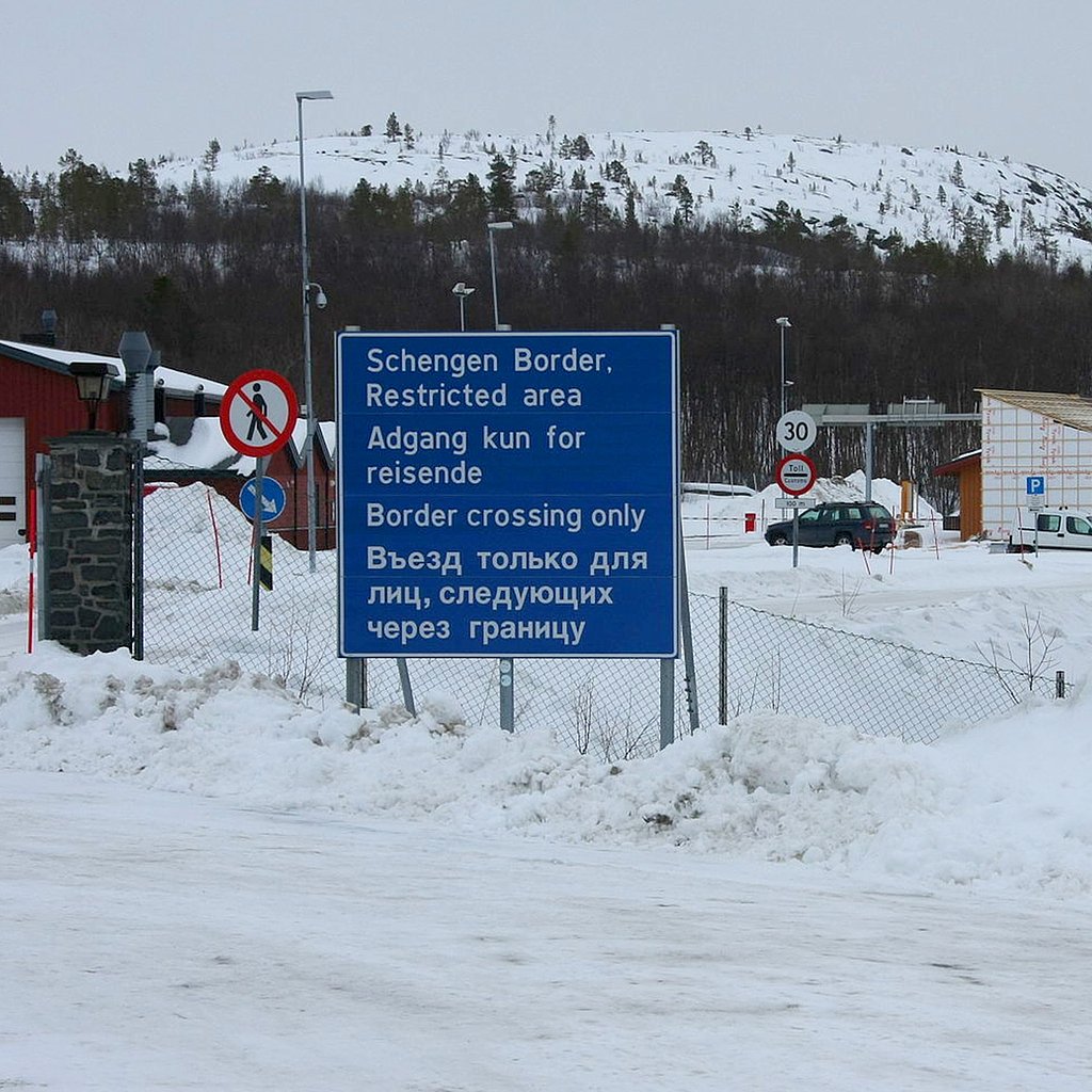 Норвегия не разрешила посадку. Киркенес граница с Россией.