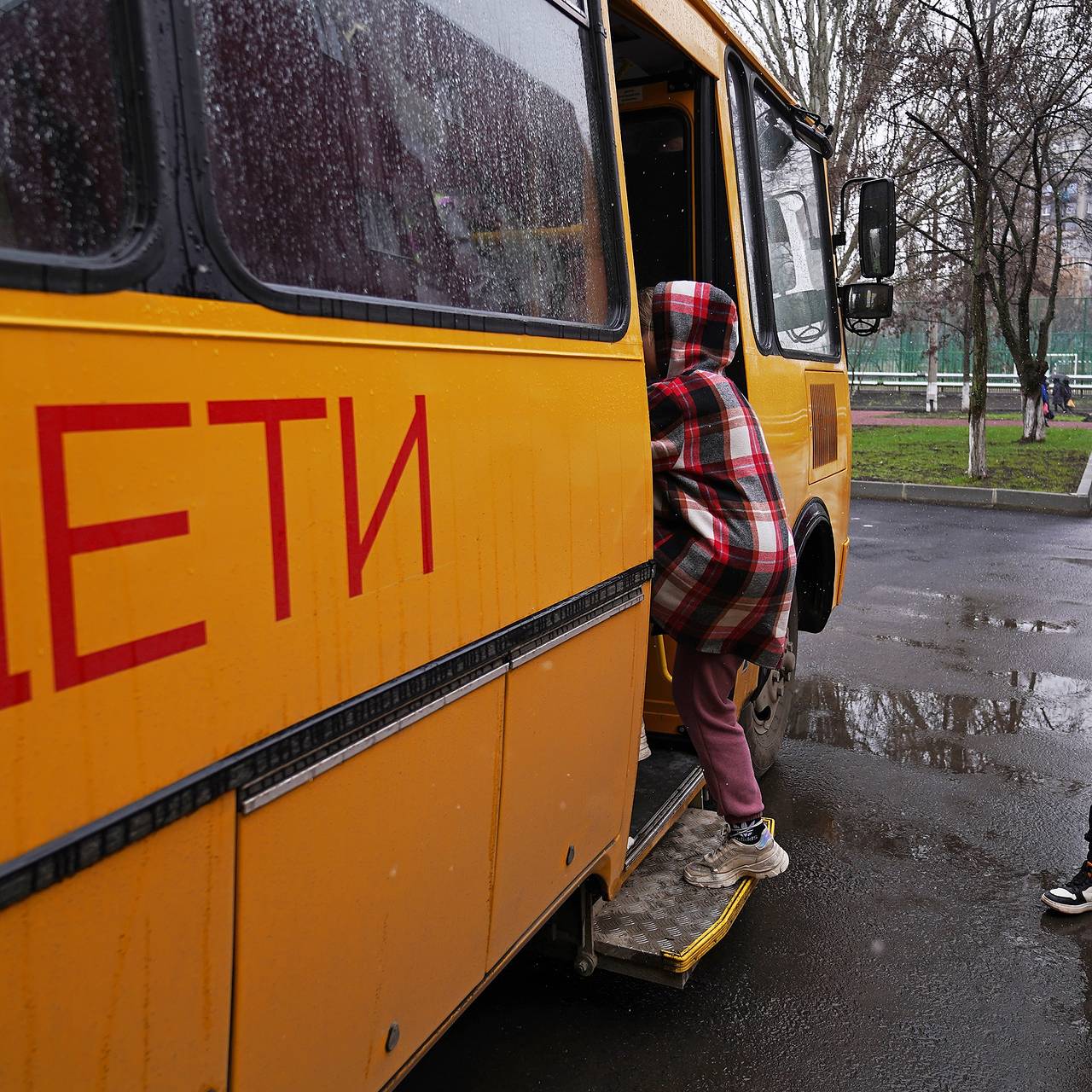 В Госдуме предложили лишать перевозчиков лицензии за высадку детей из  транспорта: Общество: Россия: Lenta.ru