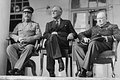 Иосиф Сталин, Франклин Рузвельт, Уинстон Черчилль (слева направо) во время Тегеранской конференции