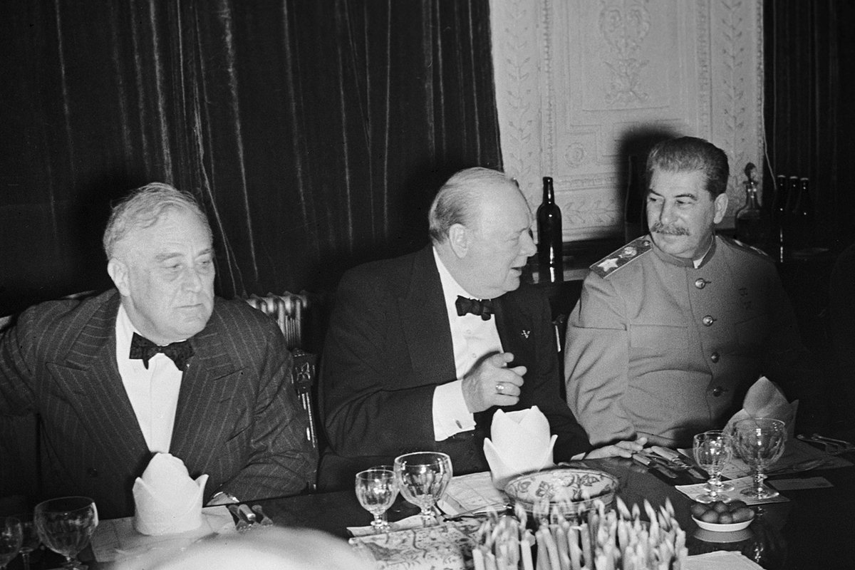 Президент США, премьер-министр Великобритании и лидер СССР на приеме в честь дня рождения Уинстона Черчилля 
