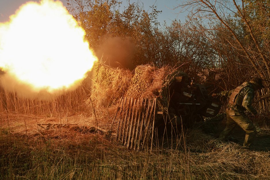 Бойцы отряда специального назначения «Эспаньола» Вооруженных сил России работают по украинским позициям на артемовском тактическом направлении, 25 сентября 2023 года