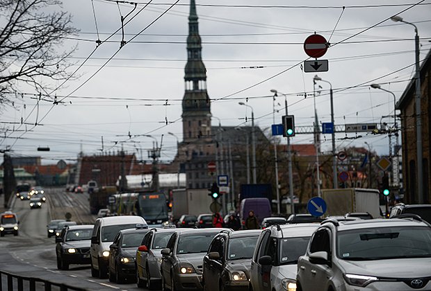 Сейм Латвии поддержал запрет на участие авто из России в дорожном движении