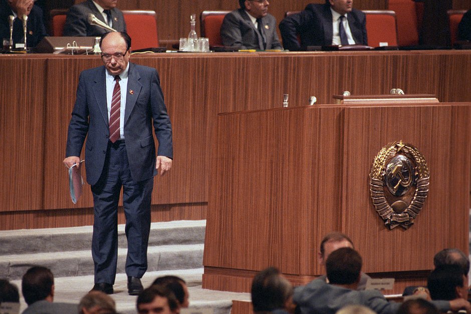 Яковлев после выступления на XXVIII съезде КПСС, июль 1990 года 