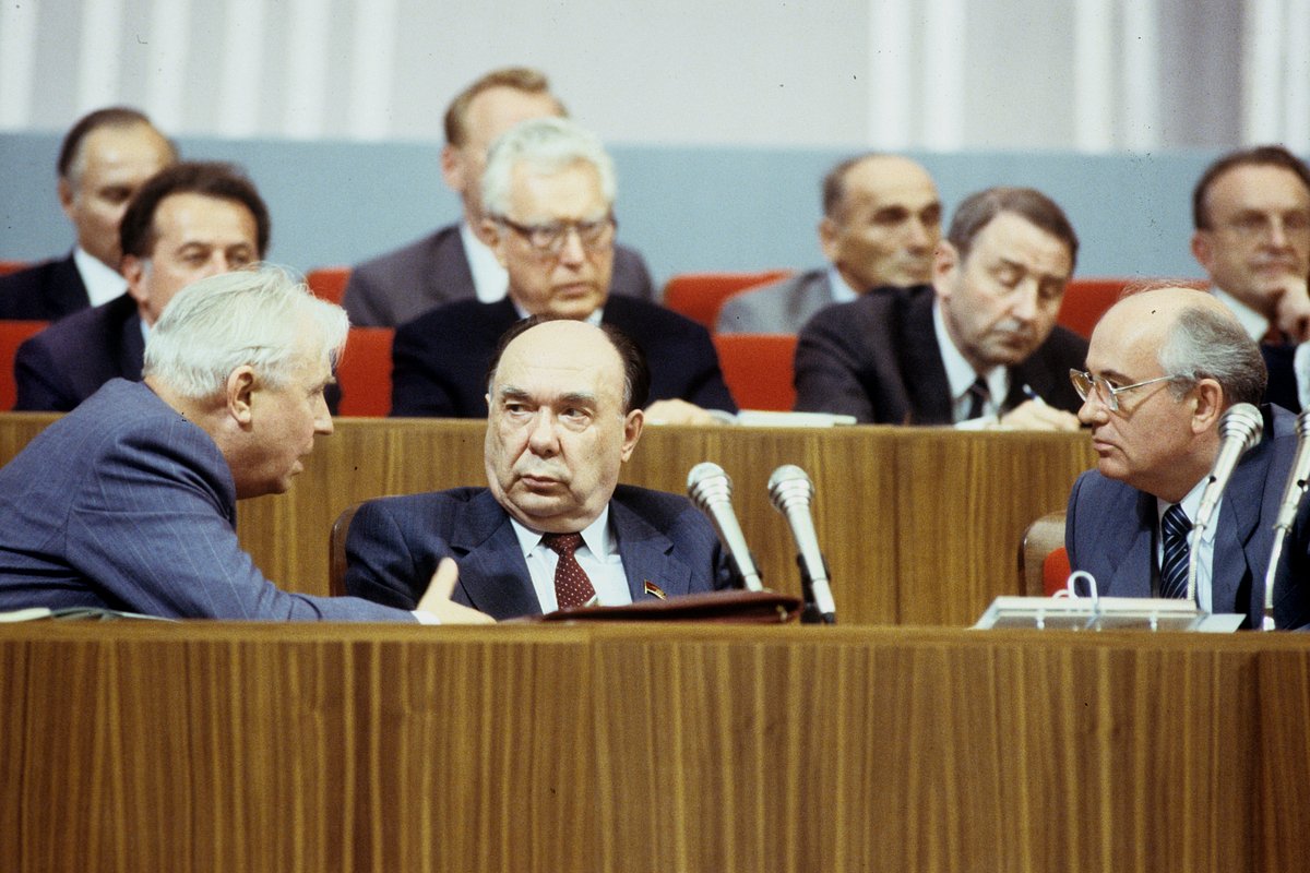 Егор Лигачев, Александр Яковлев и Михаил Горбачев на XIX Всесоюзной конференции КПСС, 28 июня 1988 года 