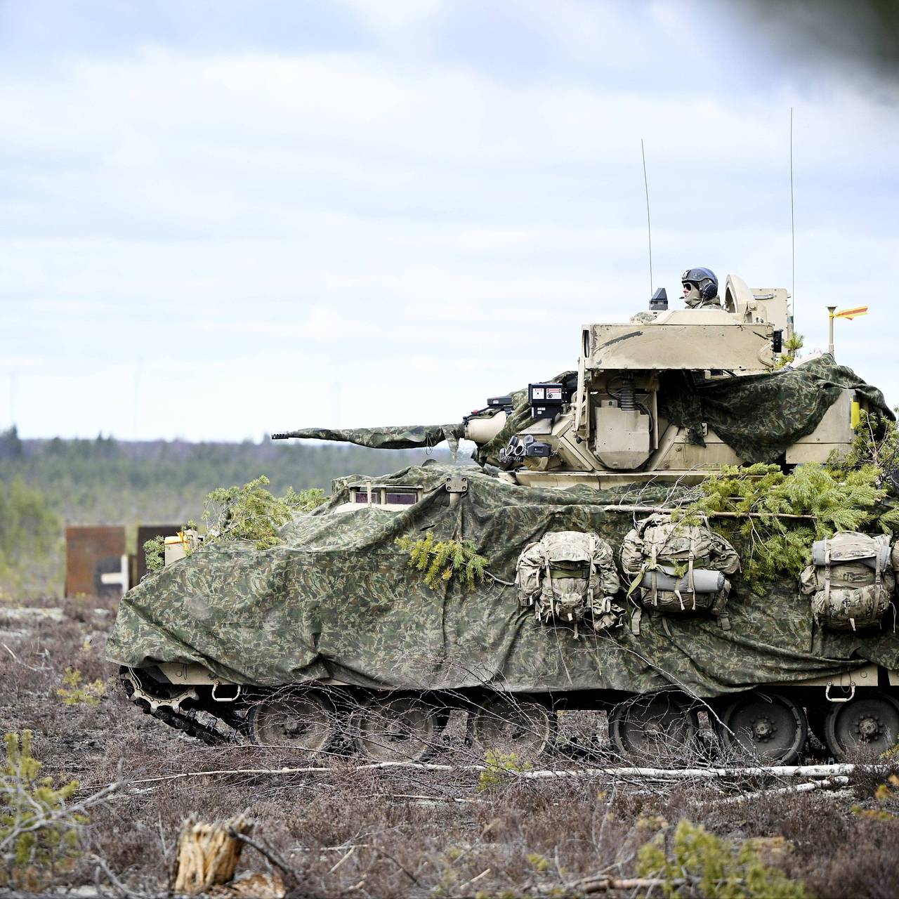 Российские военные впервые взяли в качестве трофея американскую БМП Bradley:  Украина: Бывший СССР: Lenta.ru