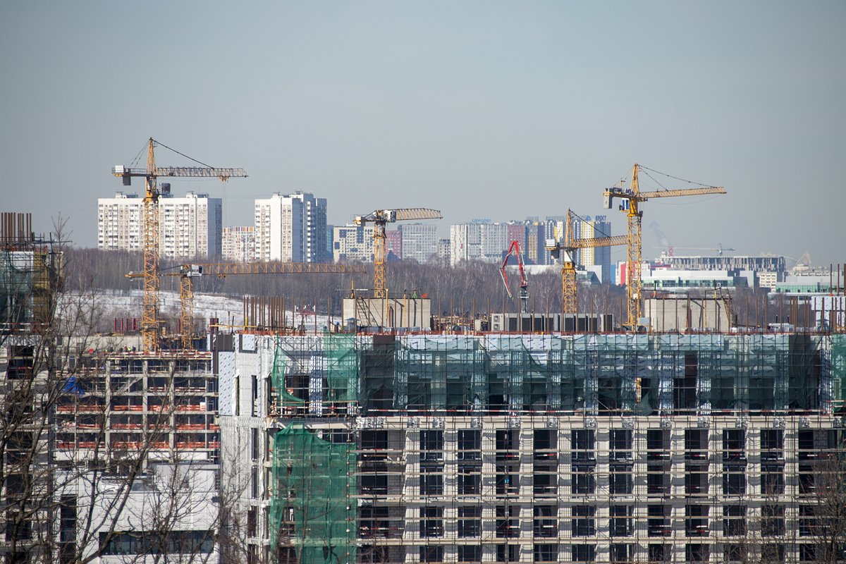 Россияне почти перестали покупать жилье. Ждать ли снижения цен на квартиры?