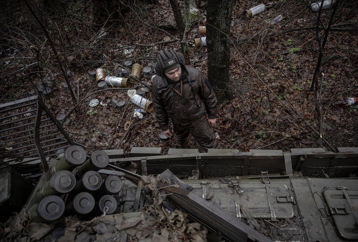 Солдат-танкист Вооруженных сил Украины на авдеевском направлении, 1 декабря 2023 года