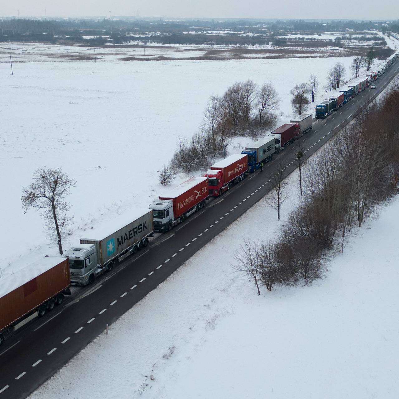 В Польше раскрыли ввоз на Украину предметов роскоши под видом военных  грузов: Политика: Мир: Lenta.ru