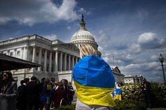 Лидер демократов в Сенате США запросил голосование по помощи Киеву
