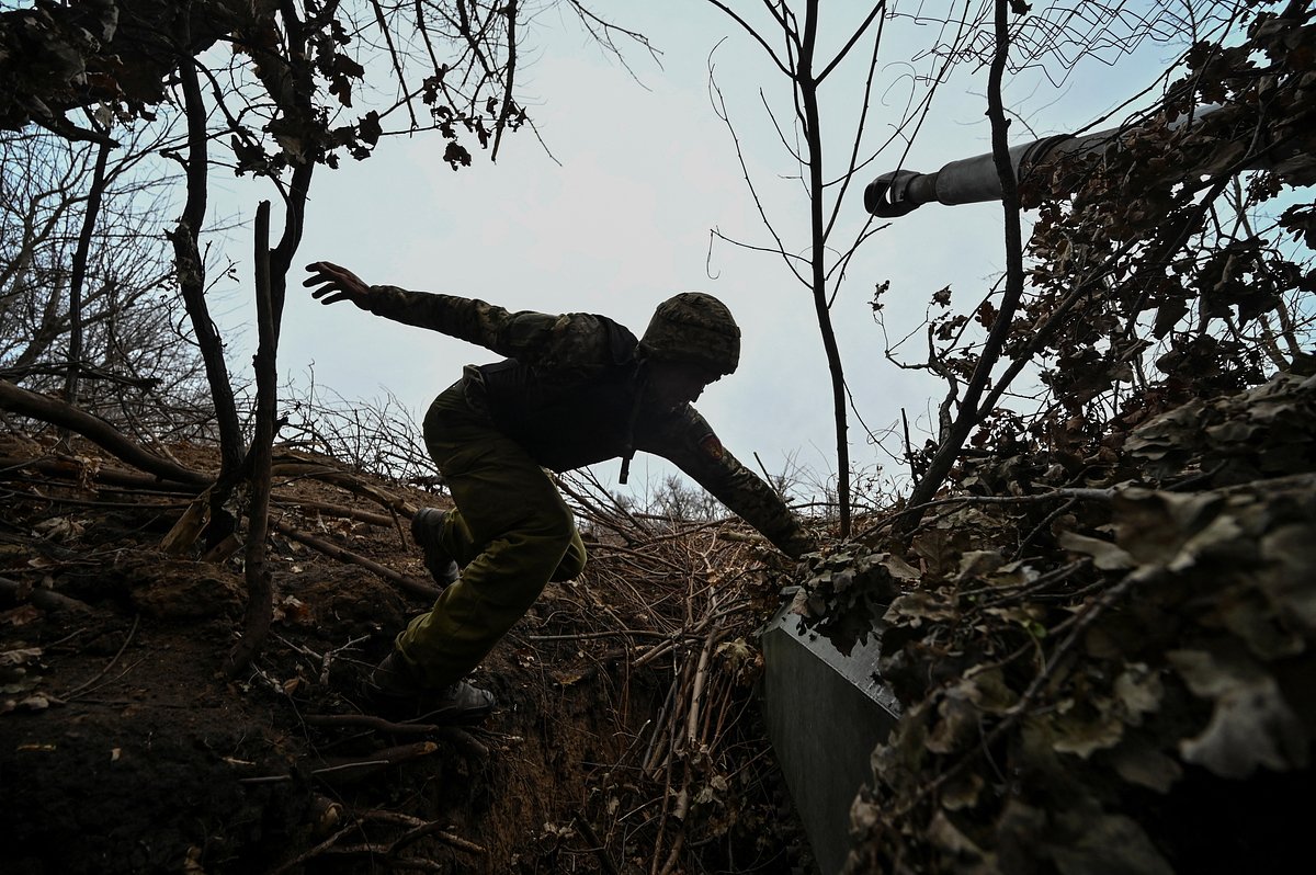 Украинский военный заявил об ударе ВСУ по 25 своим же бойцам. Они хотели сдаться в плен России