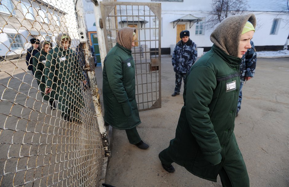 Заключенные в локальной зоне (место свободного перемещения) исправительной колонии общего режима для женщин ИК-11 в городе Нерчинске