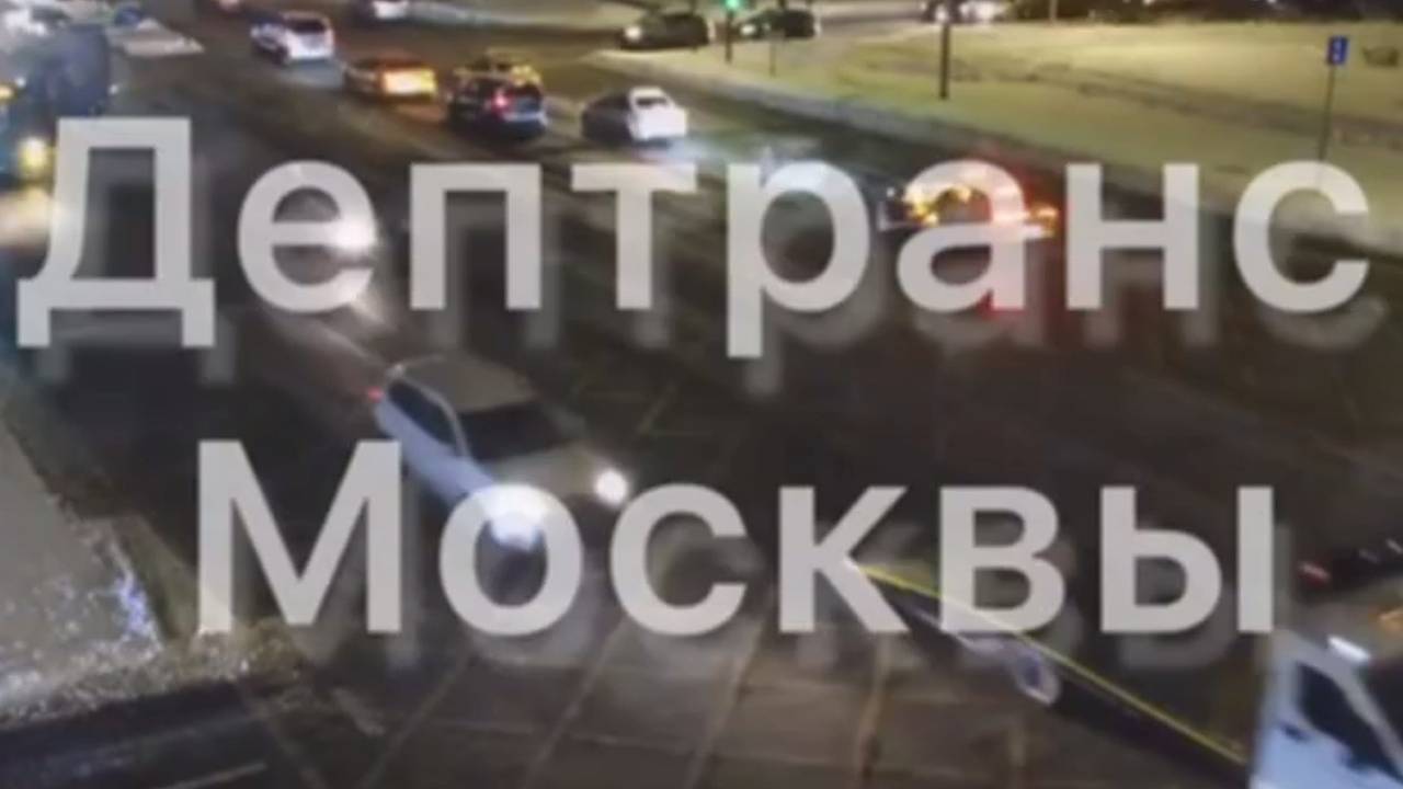 Взрыв автомобиля такси в Москве попал на видео: Происшествия: Россия:  Lenta.ru