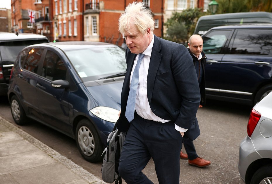 Бывший премьер-министр Великобритании Борис Джонсон прибывает в резиденцию в Лондоне в марте 2023 года