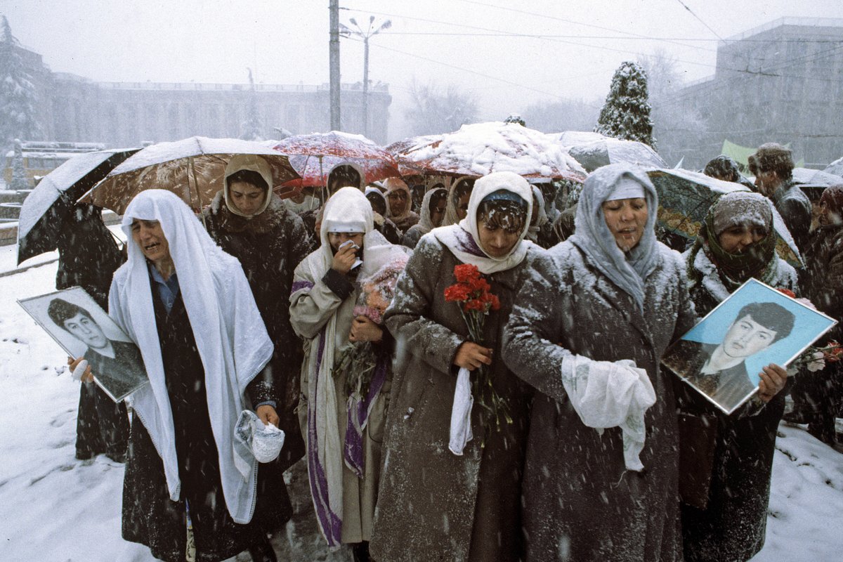 Траурный митинг и поминальная молитва в память погибших во время беспорядков в 1990 году, Душанбе, 12 февраля 1992 года