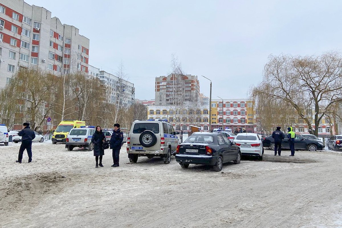 Российская восьмиклассница пришла в школу с дробовиком и открыла стрельбу. Что известно о трагедии?