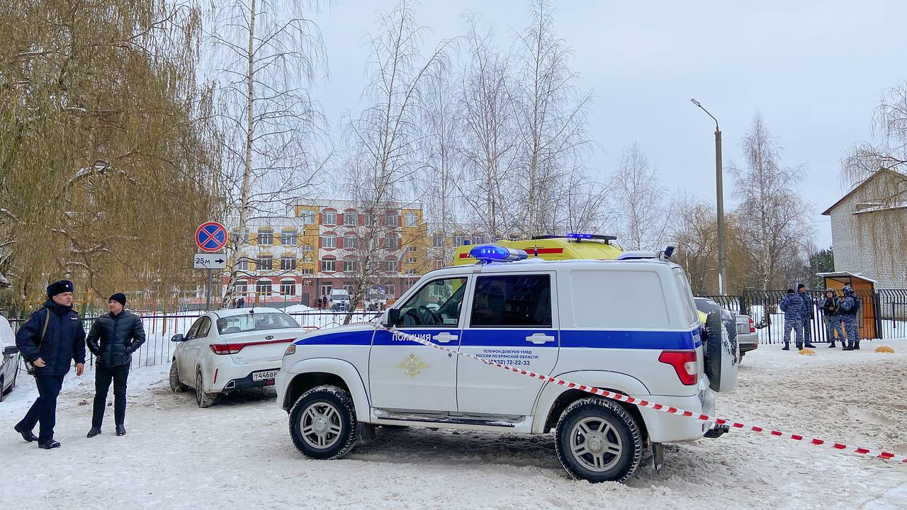 Момент стрельбы в гимназии Брянска попал на видео: Происшествия: Россия:  Lenta.ru